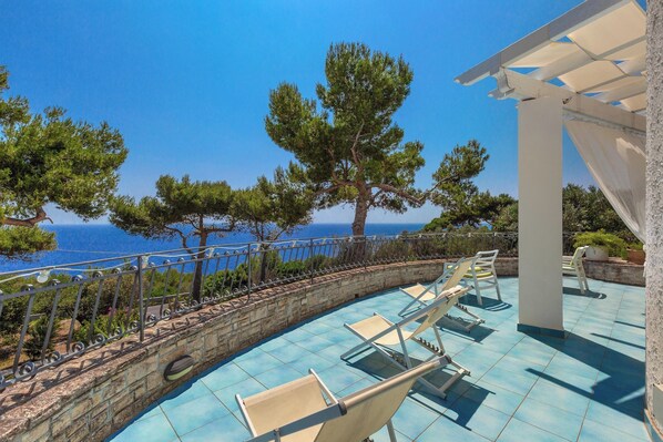 Sun deck