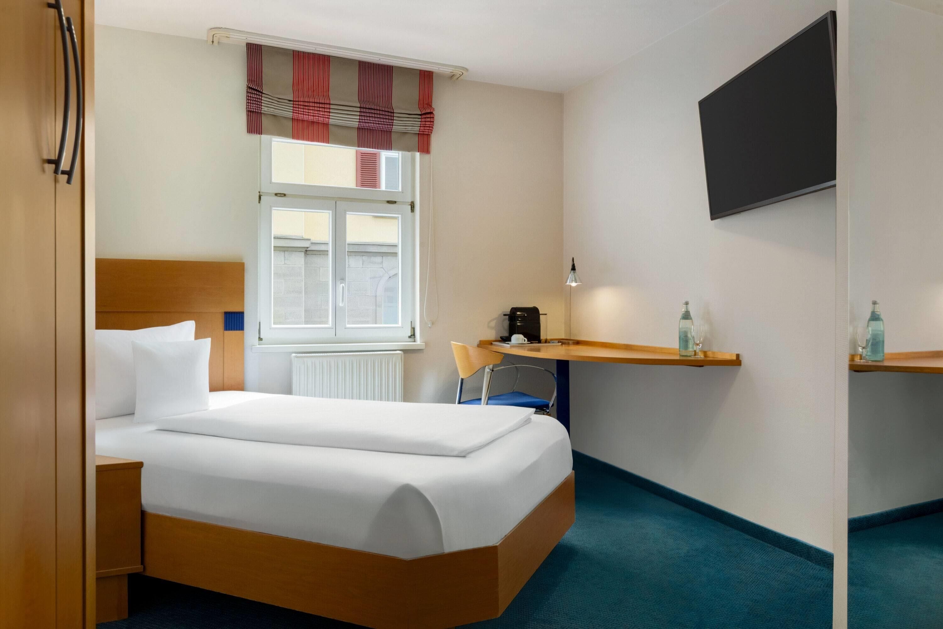 classic room, 1 single bed | hypo-allergenic bedding, desk, laptop workspace, blackout curtains