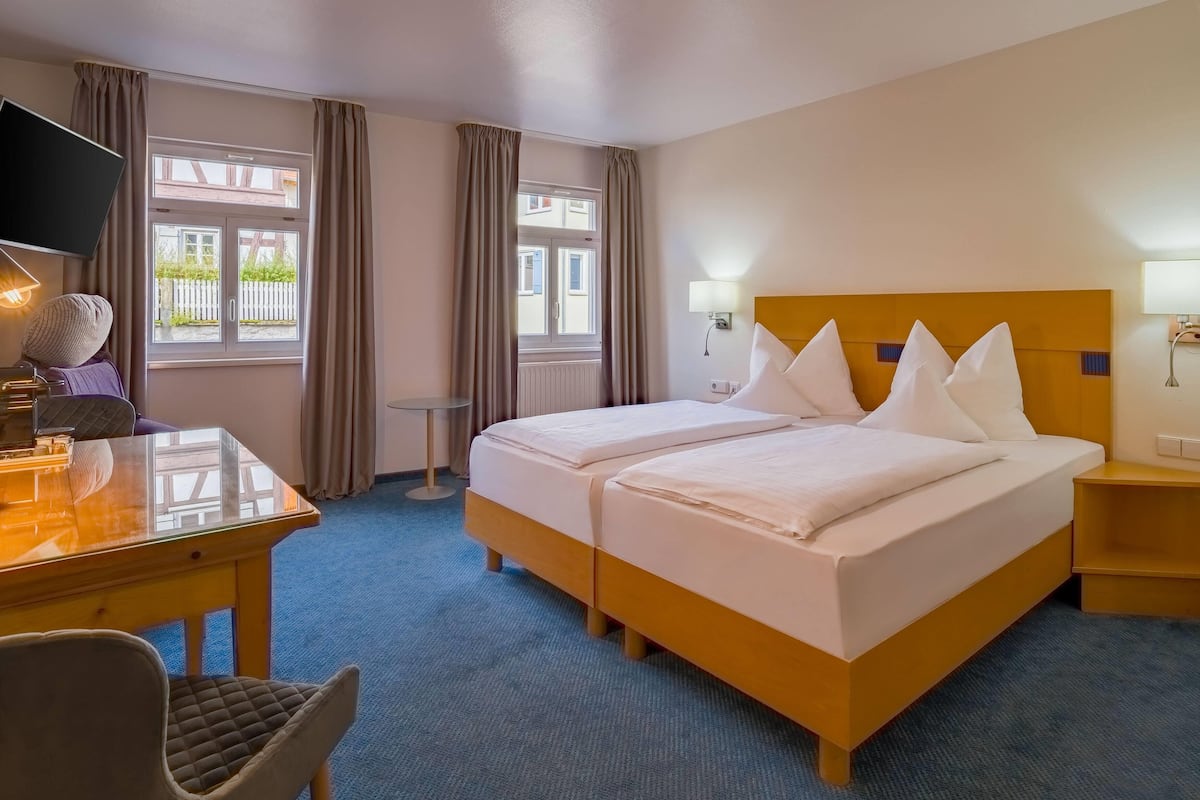Comfort Room, 1 King Bed | Hypo-allergenic bedding, desk, laptop workspace, blackout drapes