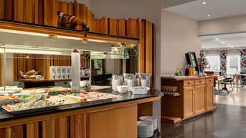 每日供應吃到飽早餐 (每人 EUR14.5)