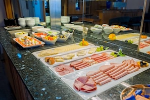 Buffet - Aspire Kronprinz, Trademark Collection by Wyndham (Schwäbisch Hall)