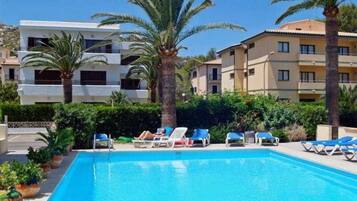 2 piscinas al aire libre, sombrillas, tumbonas