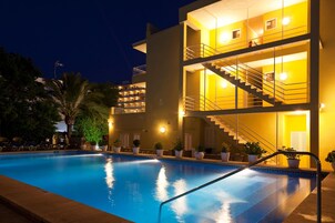 2 outdoor pools, pool umbrellas, sun loungers