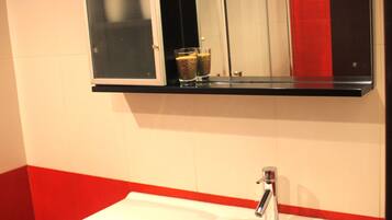 Apartamento urbano, 1 cama King (Rue Arajaa, 2nd floor) | Pia do banheiro