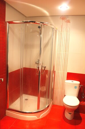 City Apartment, 1 King Bed (Rue Arajaa, 2nd floor) | Bathroom