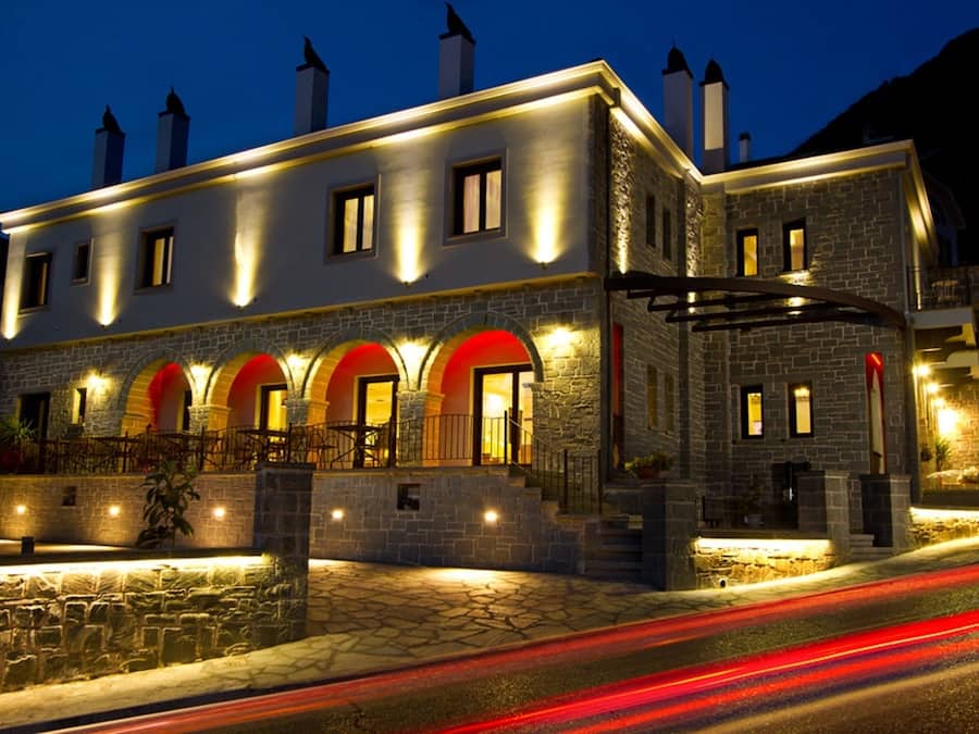 Depan hartanah - siang/malam