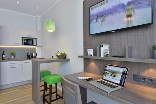 Studio Confort, 1 très grand lit, non-fumeur | Cuisine privée | Réfrigérateur grande capacité avec congélateur, four à micro-ondes