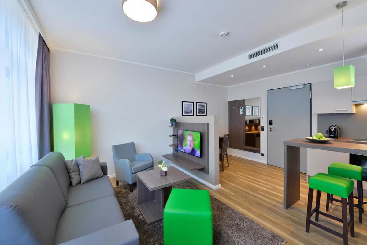 premium apartment, 1 bedroom, non smoking | 1 bedroom, premium bedding, in-room safe, desk