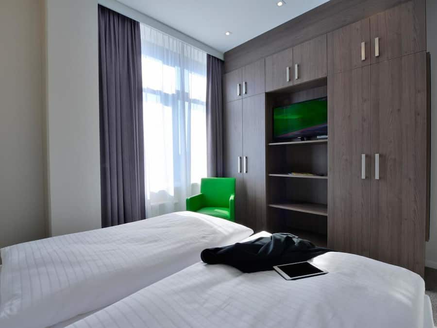 Executive appartement, 1 slaapkamer, niet-roken | Luxe beddengoed, een kluis op de kamer, een bureau, een laptopwerkplek