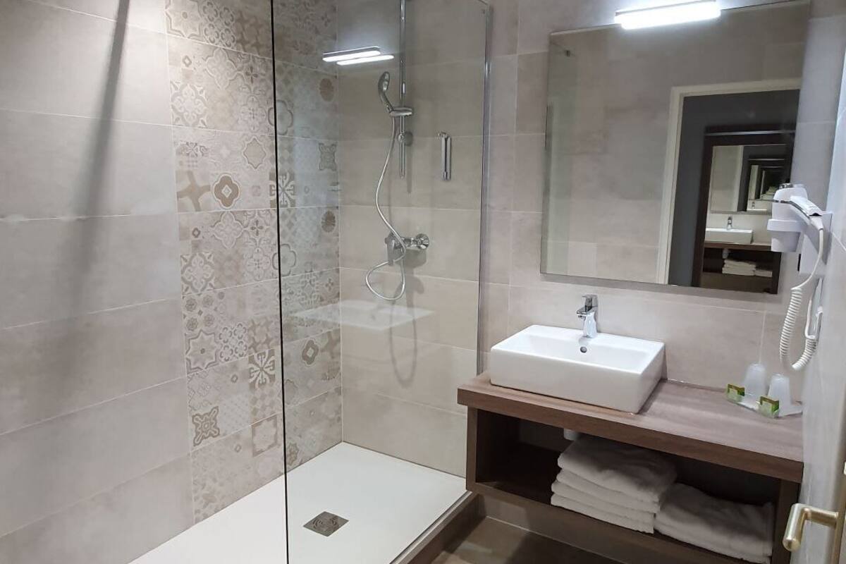 1 bedroom, premium bedding, select comfort beds, desk