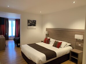 Ropa de cama de alta calidad, colchones Select Comfort y escritorio 