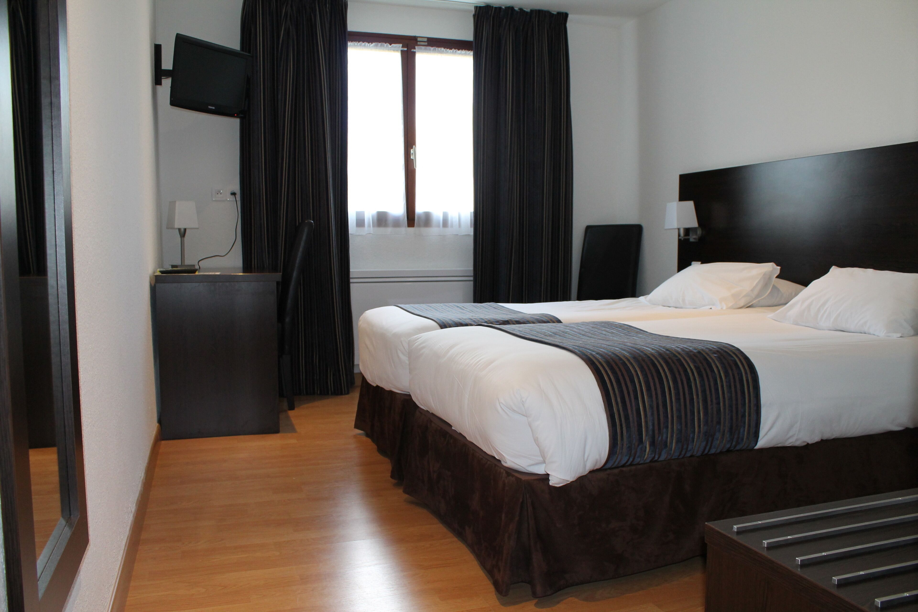 1 bedroom, premium bedding, select comfort beds, desk