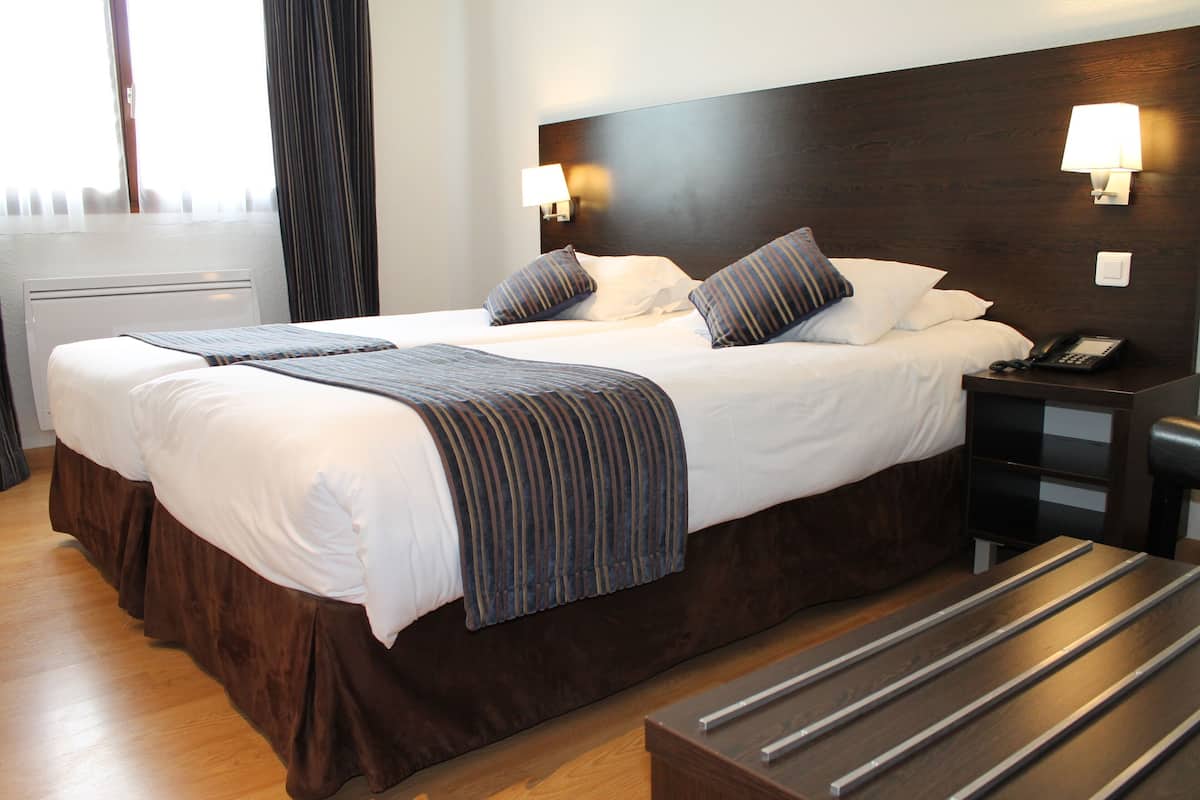 standard room, 2 single beds | 1 bedroom, premium bedding, select comfort beds, desk