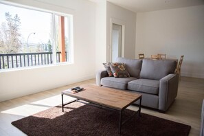 Flat-screen TV - Pacific Point Market & Suites (Powell River)