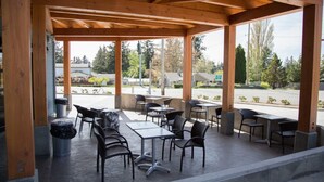 Pool - Pacific Point Market & Suites (Powell River)