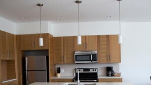 Coffee/tea maker, fridge, microwave, stovetop - Pacific Point Market & Suites (Powell River)