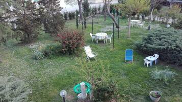 Children’s play area – outdoor