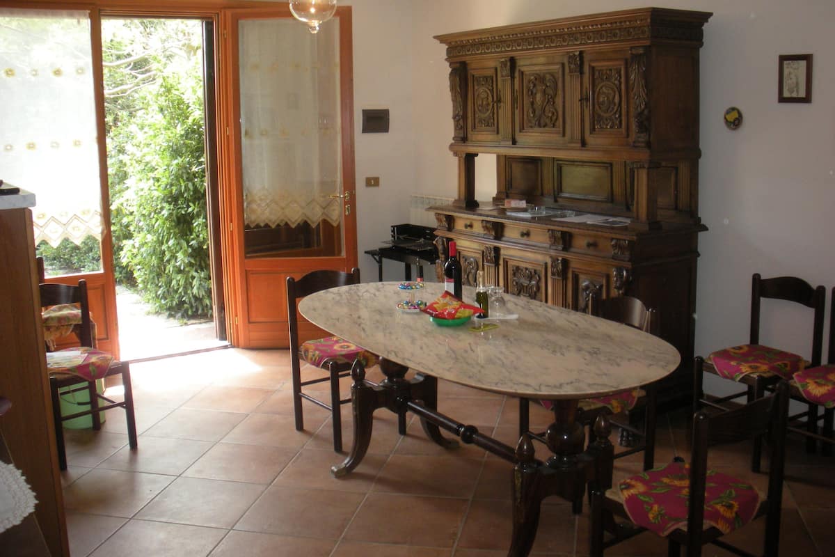 Premium Apartment, 1 Bedroom, Kitchen, Ground Floor | In-room dining