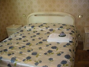 Premium bedding, down duvets, blackout curtains, iron/ironing board - Agriturismo Le Rose (Castiglione del Lago)