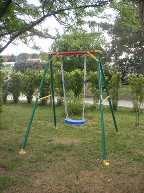 Children’s play area – outdoor - Agriturismo Le Rose (Castiglione del Lago)