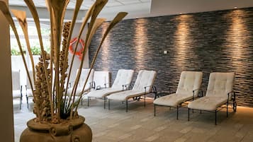 Espace de soins pour les couples, sauna, bain Ă  remous, hammam