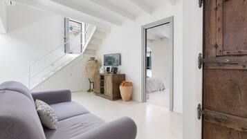 Apartment, 3 Bedrooms | Living room | TV