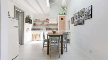 Apartment, 3 Bedrooms | Private kitchen | Fridge, microwave, toaster