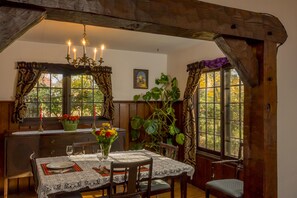 Family dining - Castle on Glen - 3 Bedroom Home (Elmira)