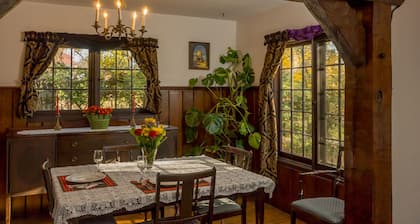 Castle on Glen - 3 Bedroom Home