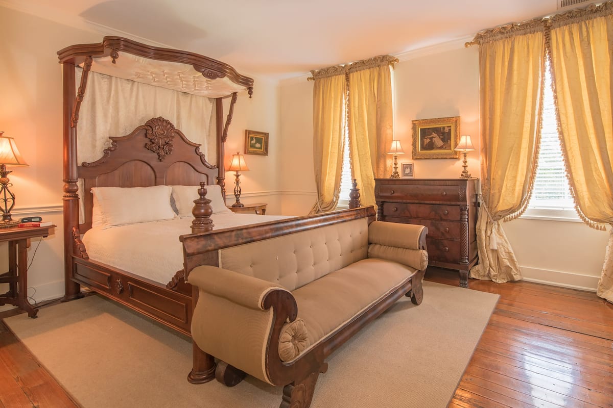 Habitación, baño privado (The Ernestine Room) | Ropa de cama de alta calidad, edredón y tabla de planchar con plancha