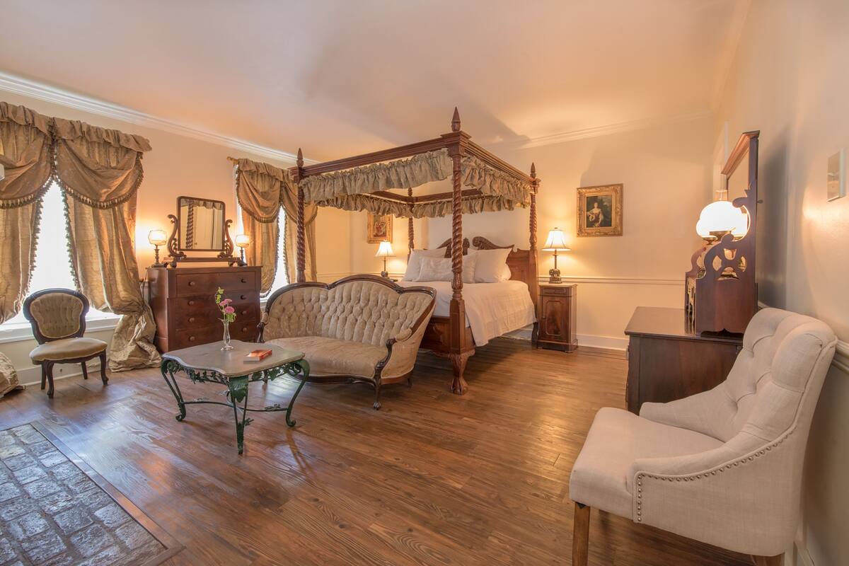 Habitación, baño privado (The Clara Room) | Ropa de cama de alta calidad, edredón y tabla de planchar con plancha