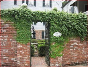 Exterior - The Burn Bed and Breakfast (Natchez)