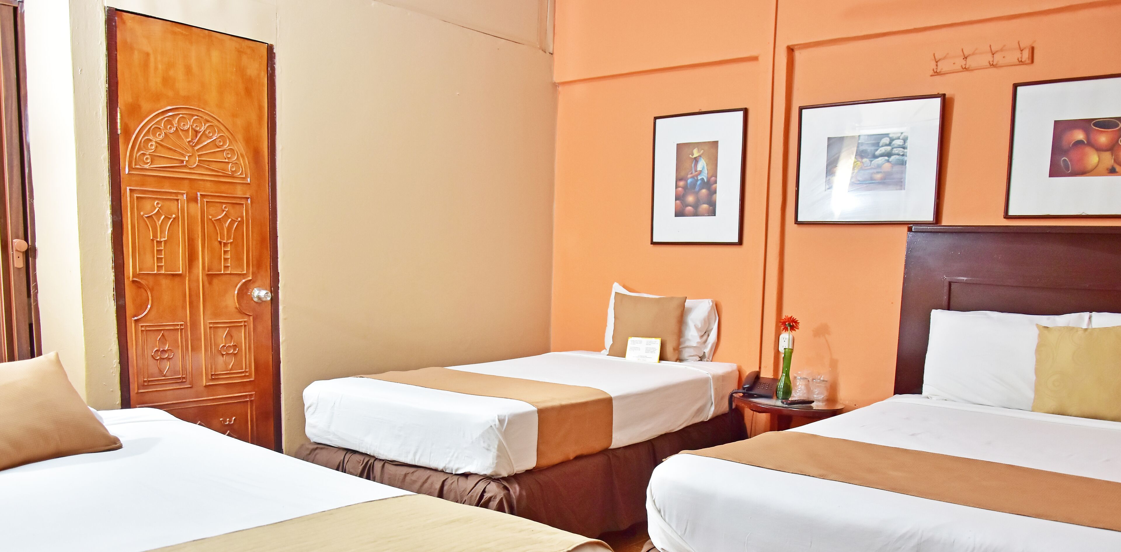 Habitación triple económica con aire acondicionado | 1 bedroom, in-room safe, individually decorated, free WiFi