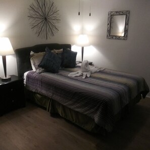 Bed sheets - Red Bud Lodge (El Portal)