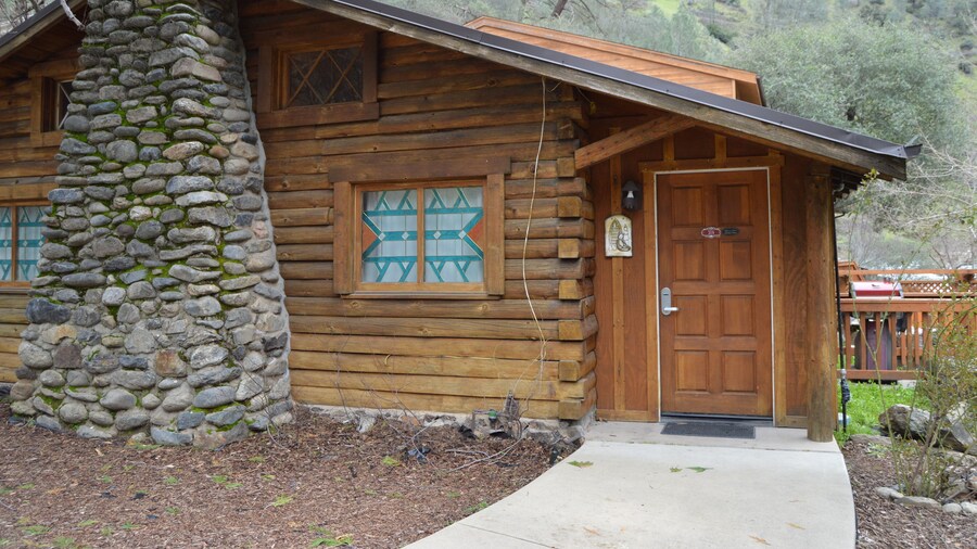 Red Bud Lodge