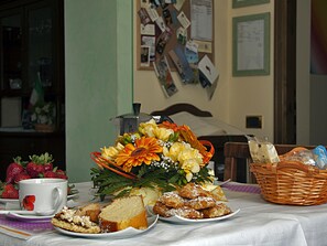 Colazione a buffet inclusa, servita tutte le mattine 