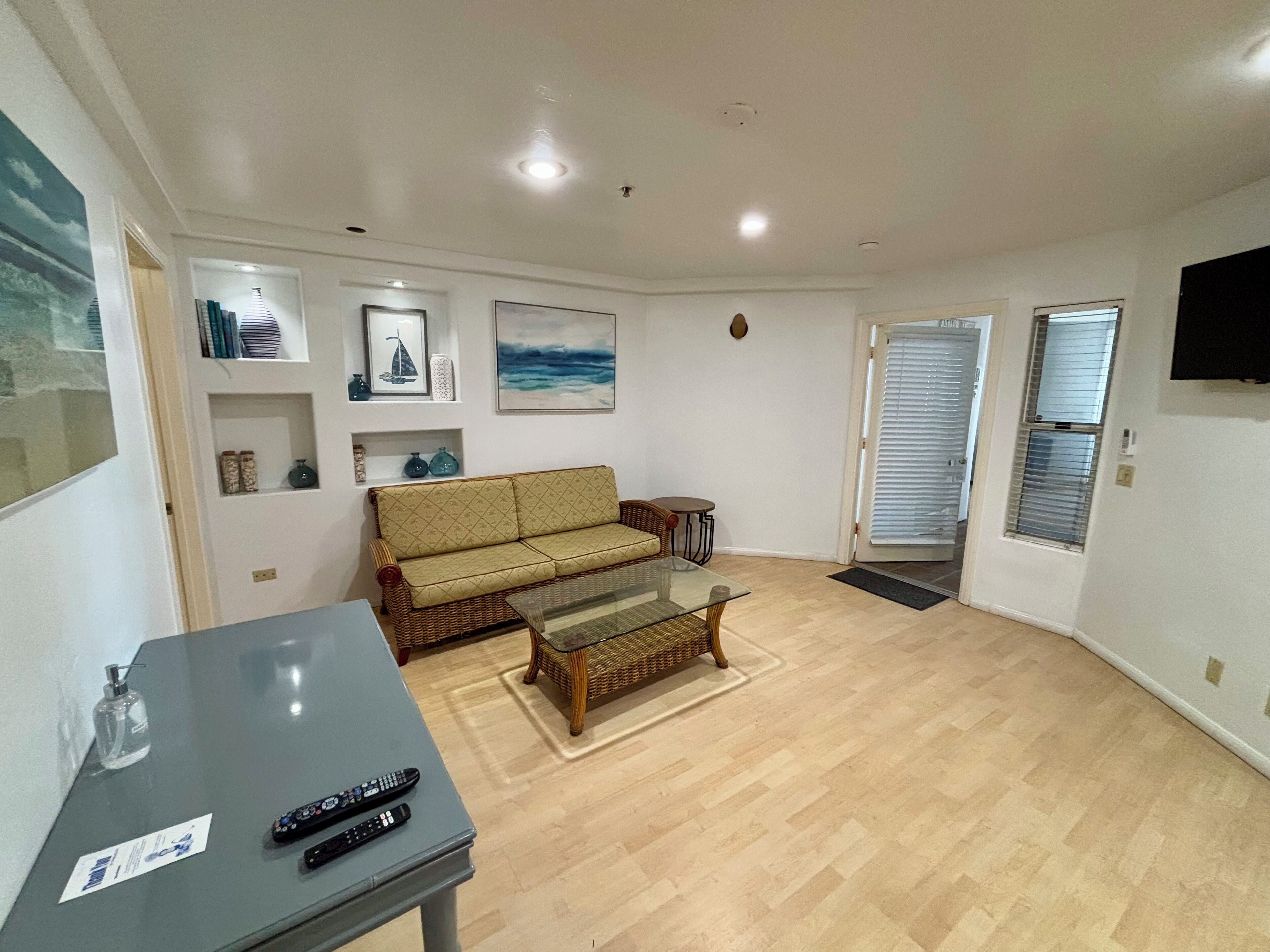 room, 2 bedrooms | living area | 40-inch tv with cable channels