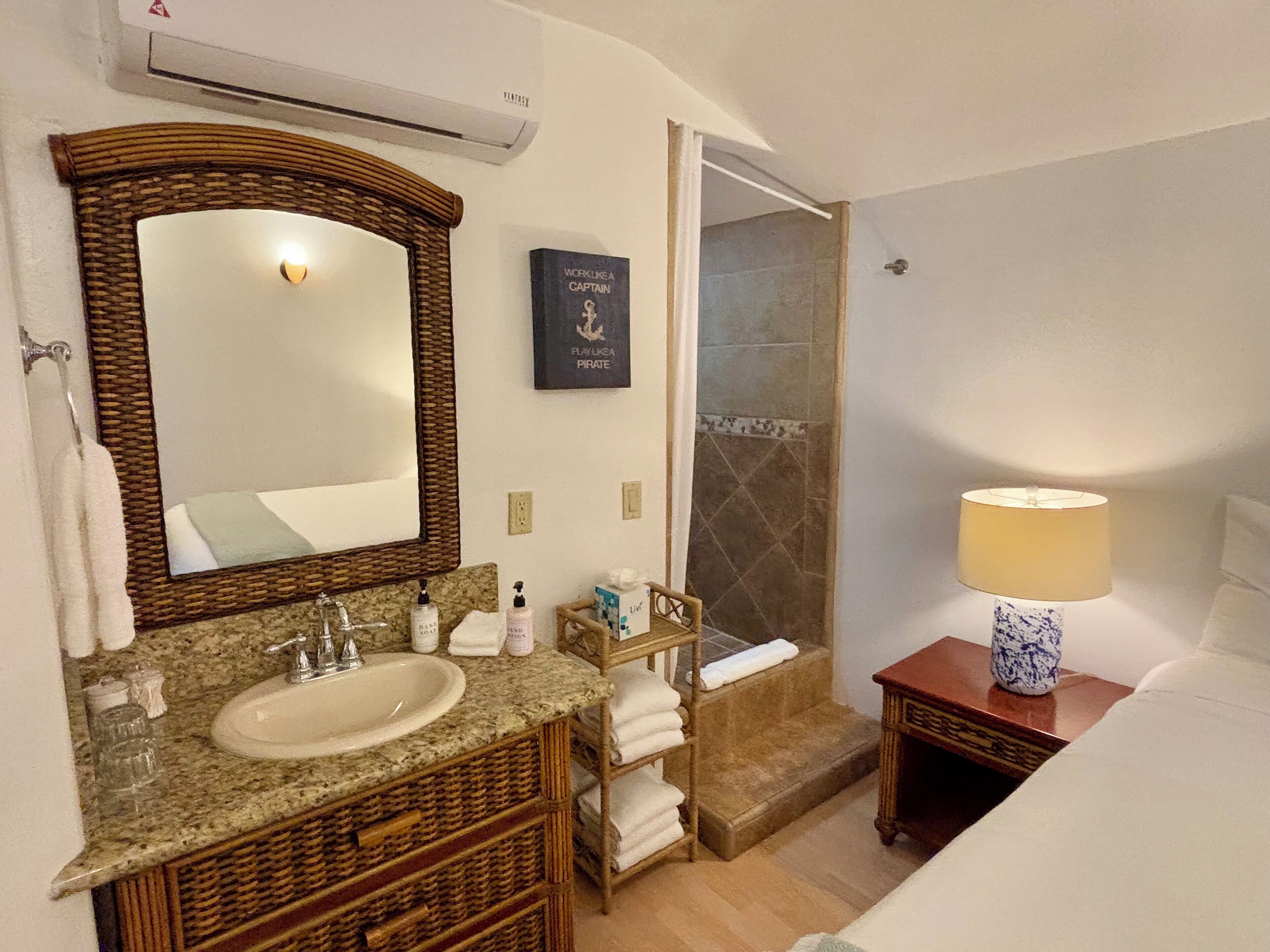 room, 2 bedrooms | bathroom | free toiletries, bathrobes, towels