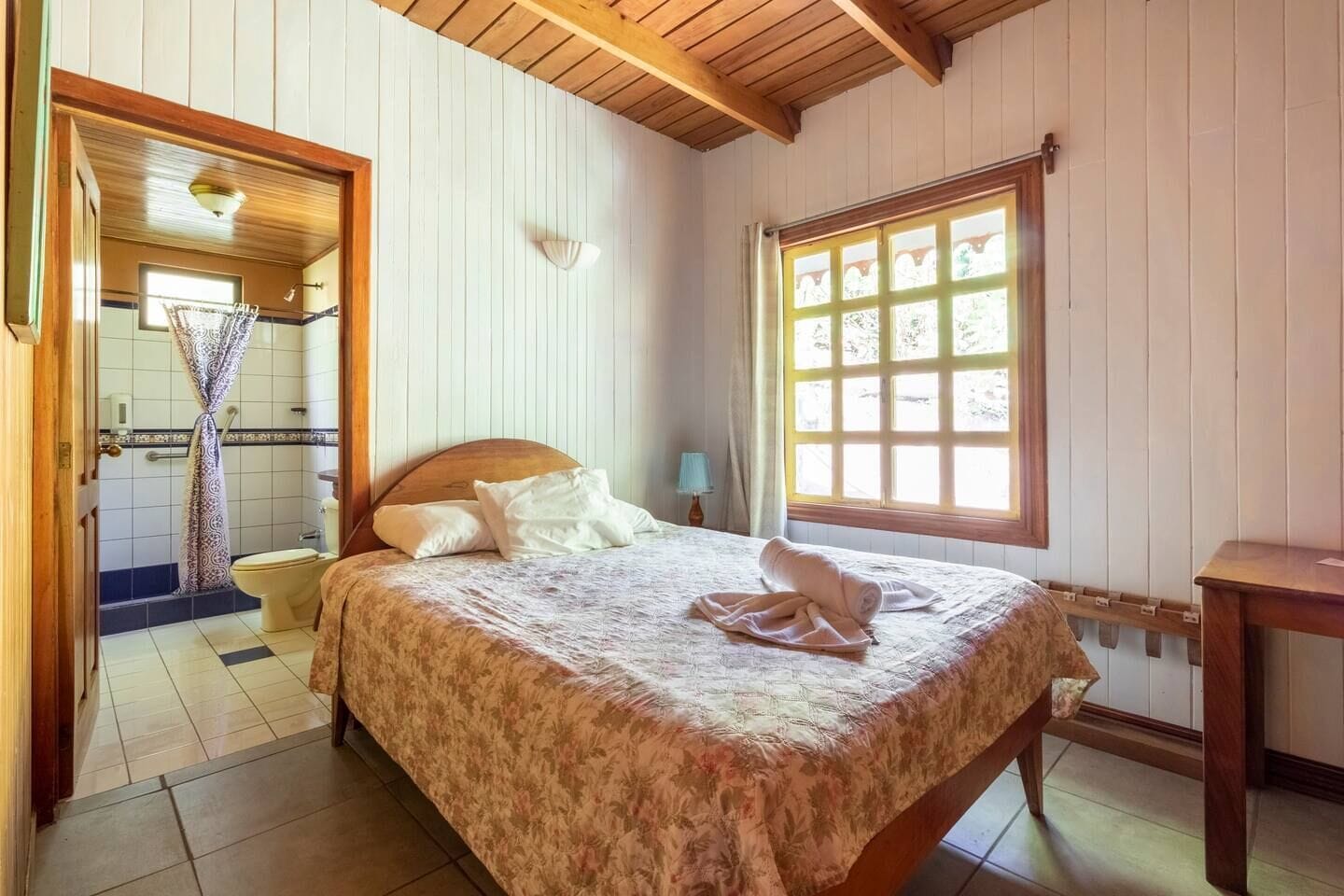 house, 5 bedrooms | 1 bedroom, desk, free wifi, bed sheets