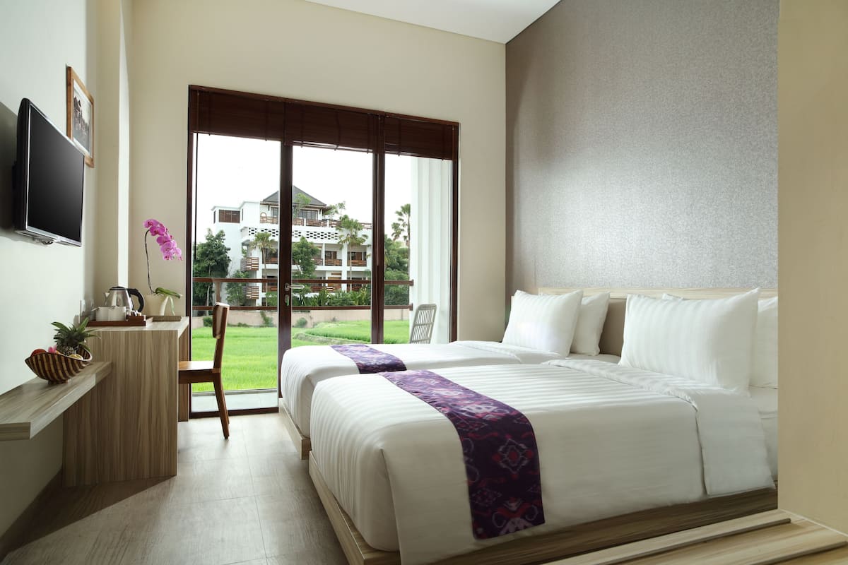 Superior Room, 1 Bedroom | Minibar, in-room safe, iron/ironing board (on request), WiFi (free)