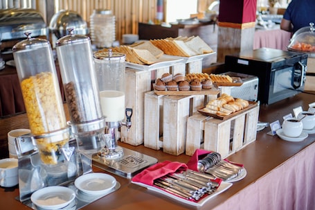 Daily buffet breakfast for a fee