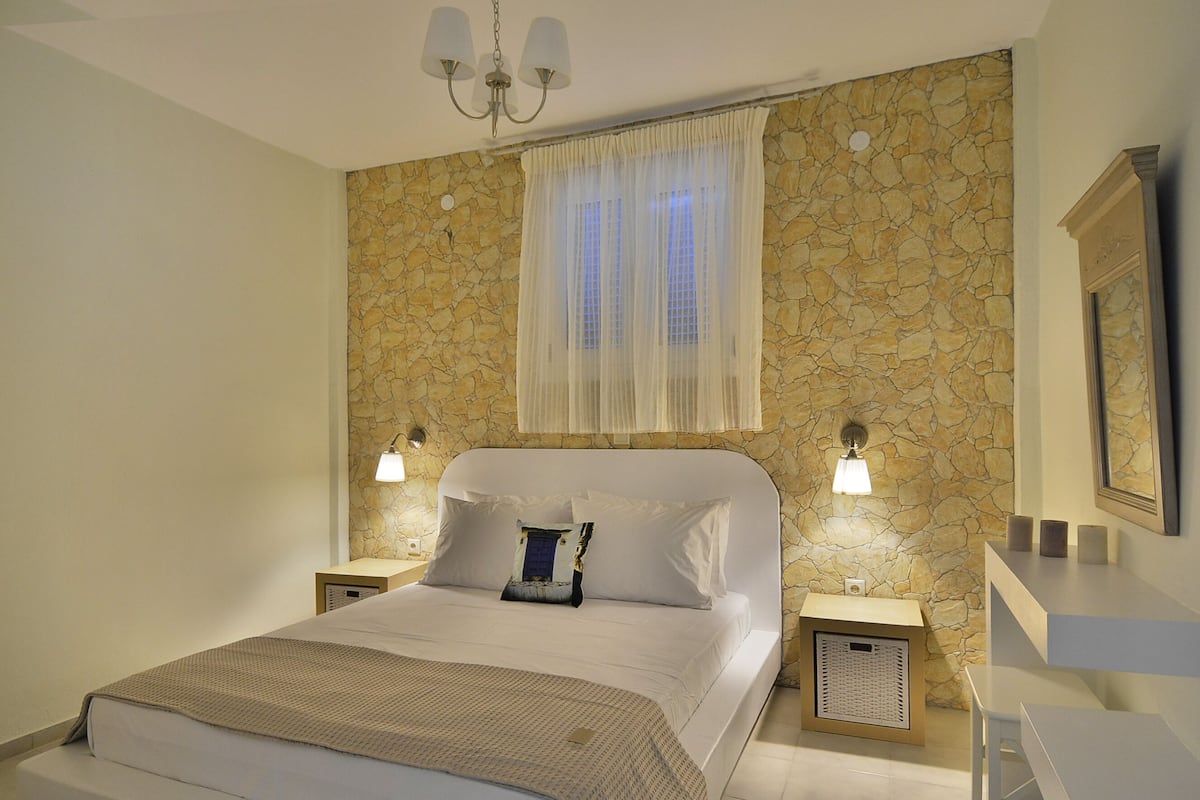 1 bedroom, soundproofing, free cots/infant beds, free WiFi