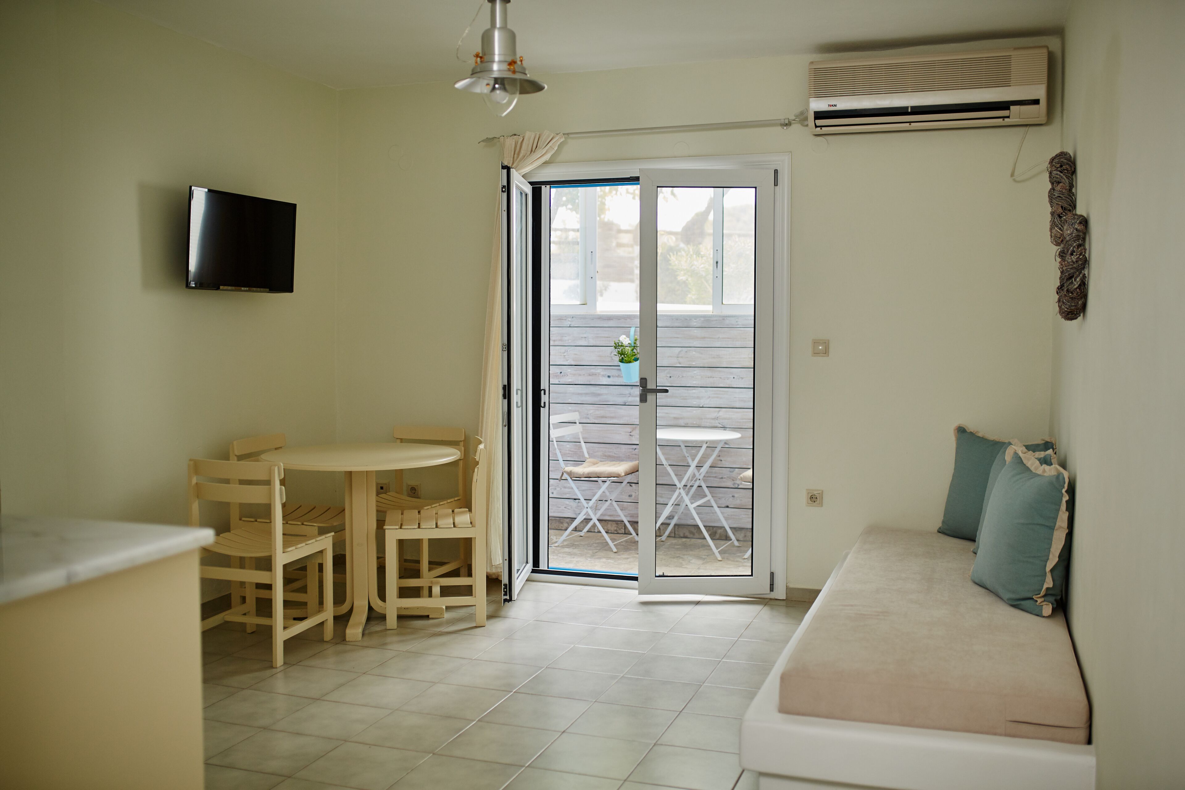 Economy Apartment | Living area