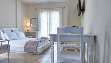 Deluxe Double Room | 1 bedroom, soundproofing, free cots/infant beds, free WiFi