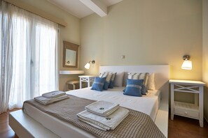 Sistema de insonorización, cunas gratuitas, wifi gratis y ropa de cama 