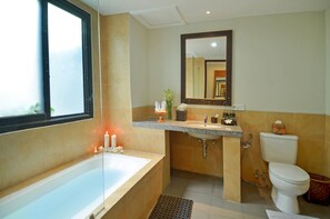 Deluxe Double Room | Bathroom shower - Bumi Muwa Ubud (Ubud)