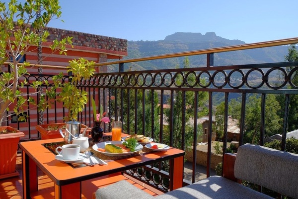 Standard Double Room, 4 Bedrooms | Peralatan tempat tidur premium, gebar bulu kapas, peti besi dalam bilik