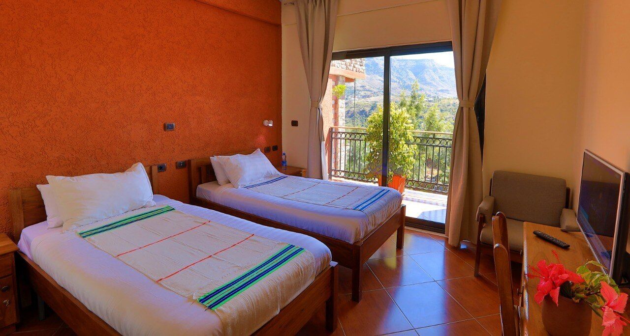 premium bedding, down duvets, in-room safe, desk