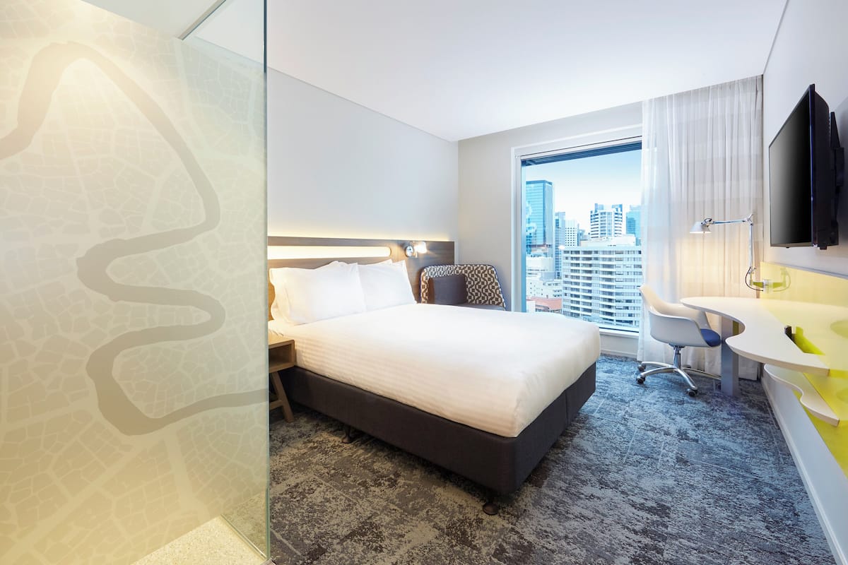 Hypo-allergenic bedding, in-room safe, desk, laptop workspace