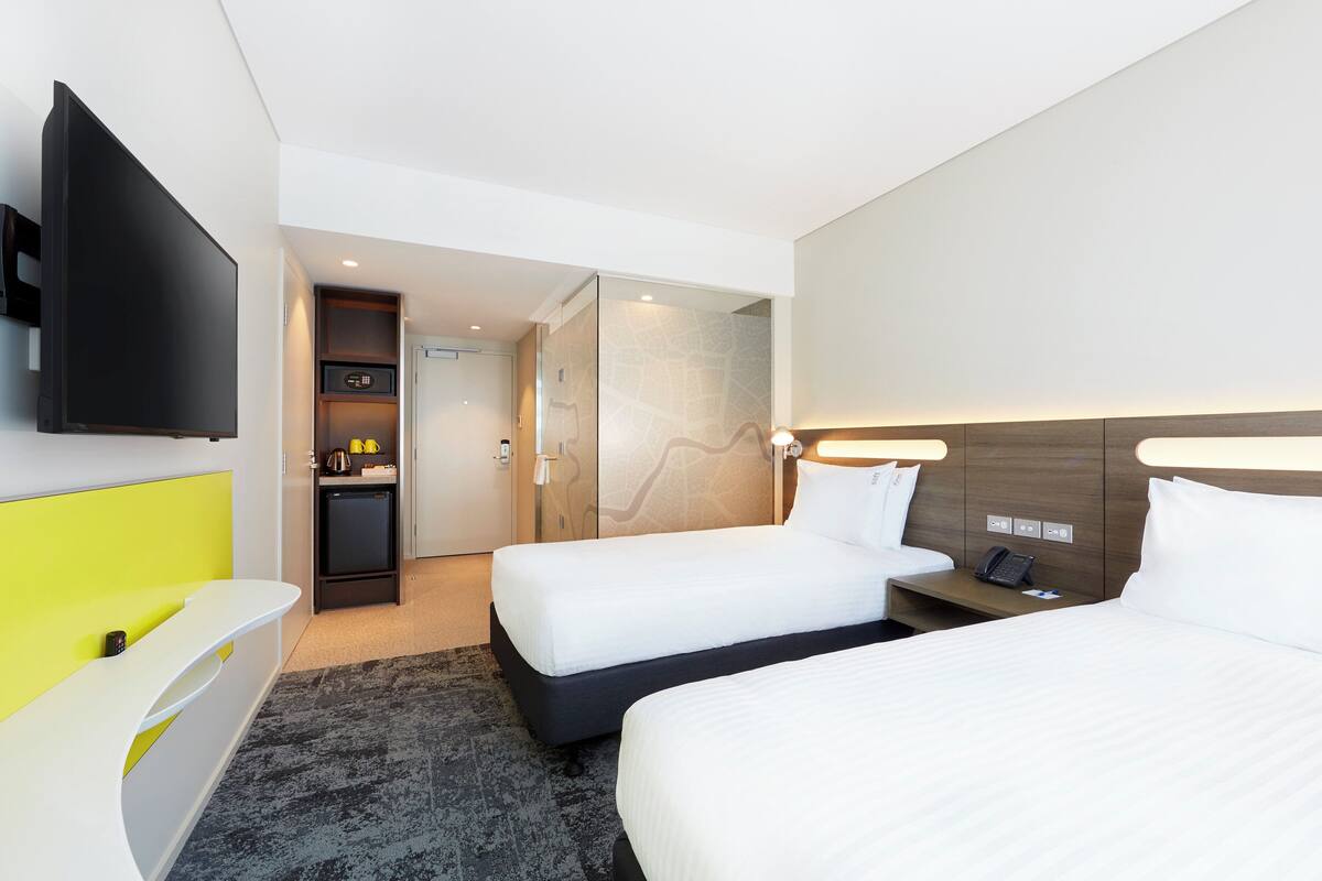 hypo-allergenic bedding, in-room safe, desk, laptop workspace